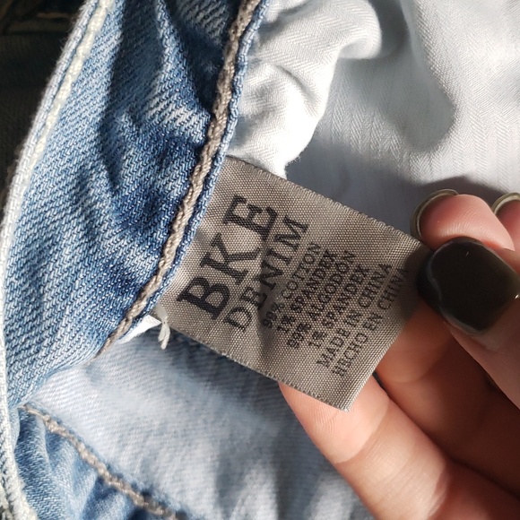 BKE Derek Stretch Relaxed Boot Cut Light Wash Denim Jeans - Picture 4 of 12